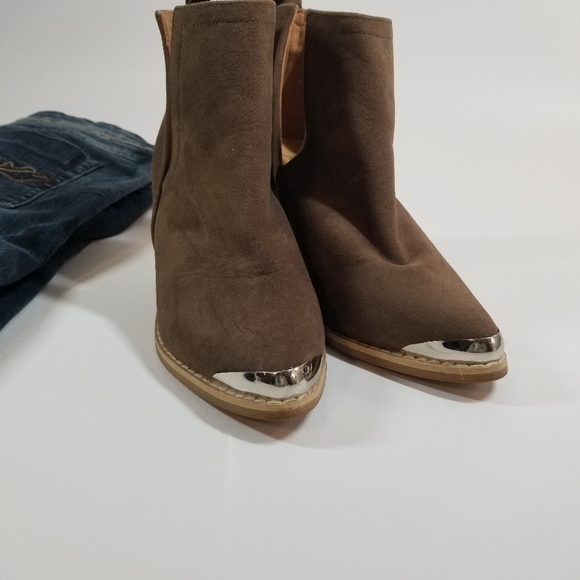 🕶️ Tan/Brown Booties size - Picture 8 of 8